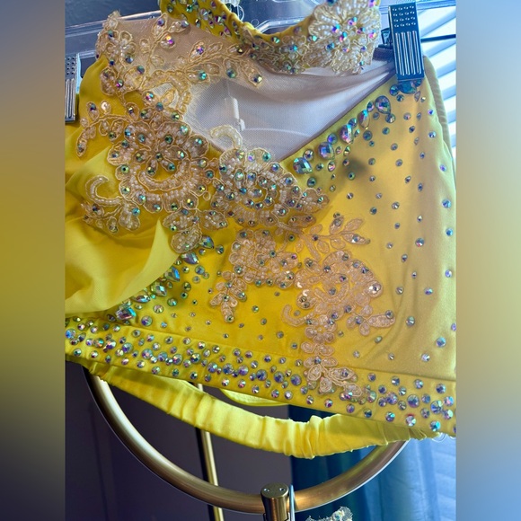 Glamour Dance 2 Piece Yellow Adult Medium Lyrical/Jazz Costume w Hair Piece - Picture 6 of 10